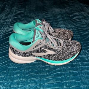 Brooks Launch 5 - Size 7.5